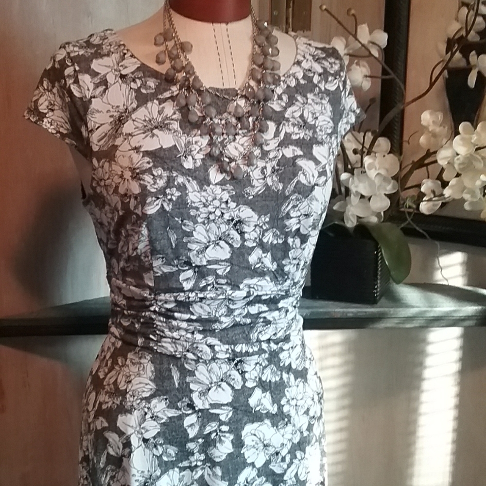 Connected | Dress - Picture 8 of 16